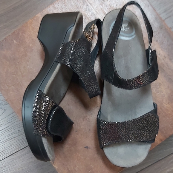 Dansko metallic leopard print Sonnet sandals - Picture 8 of 9